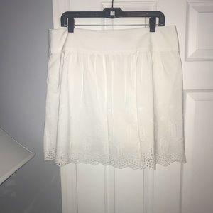 Adorable white skirt w/eyelet detail